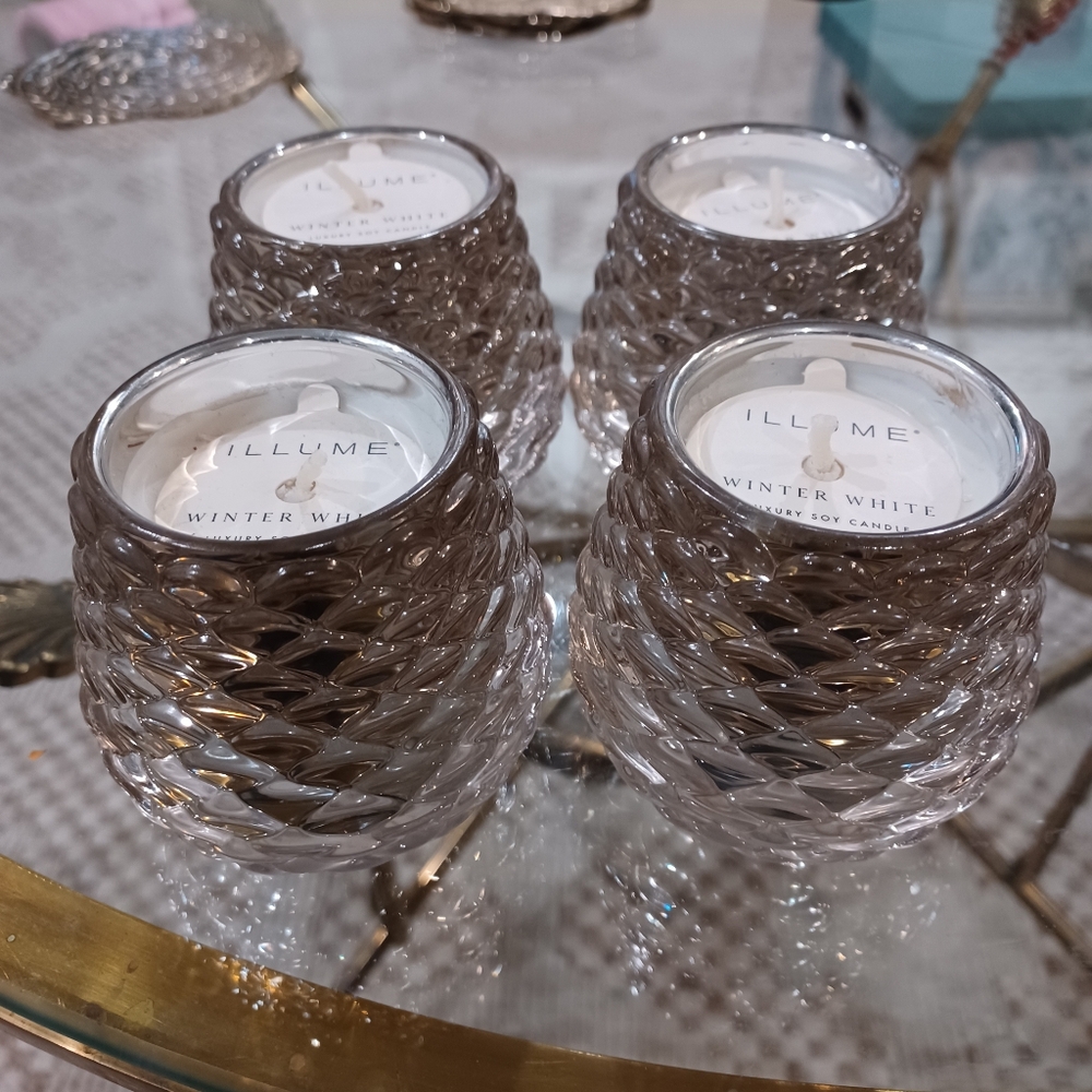 4 Illume Winter White Pinecone Candles
